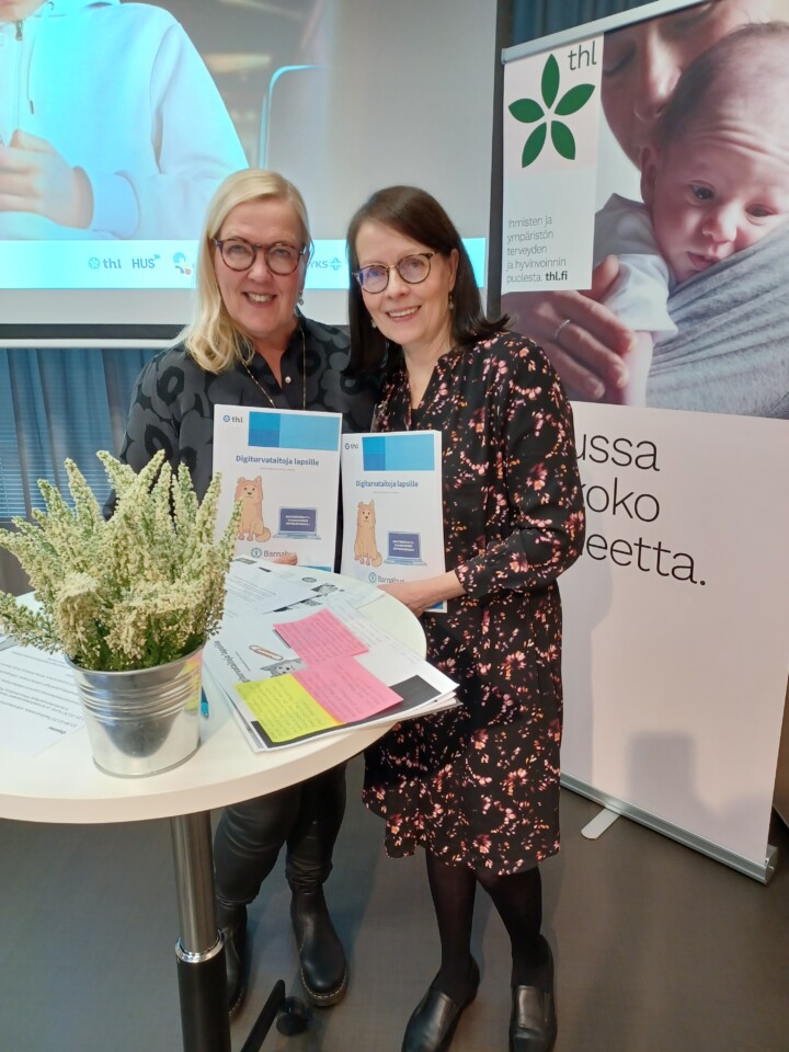 Julkaisun kirjoittajat Minna Andell ja Mirja Ylenius-Lehtonen julkaisutilaisuudessa